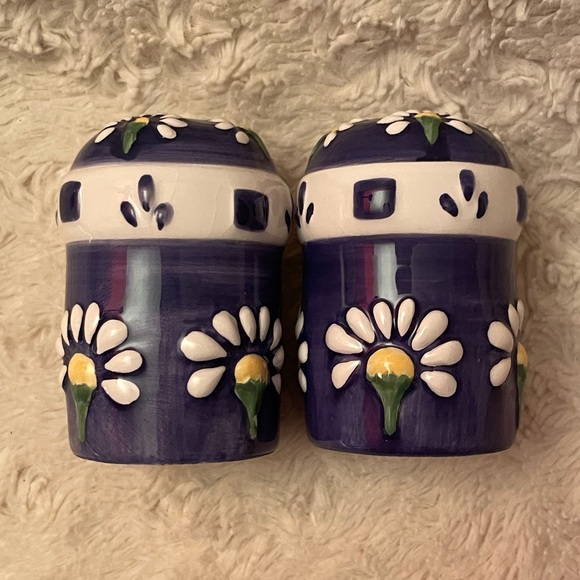 ONEIDA China Sakura Discontinued Spring Daisy Salt & Pepper Shakers - Picture 6 of 6